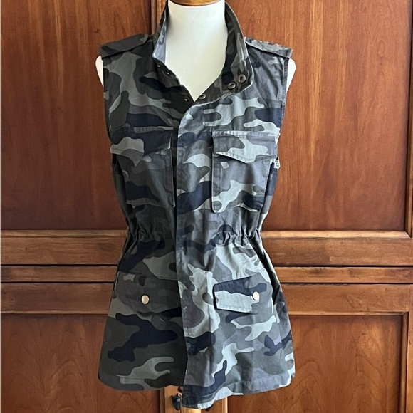 Love Tree Jackets & Blazers - Love Tree Camo Vest